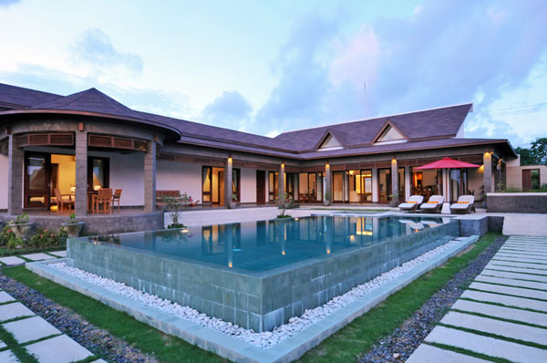 villa swimming pool